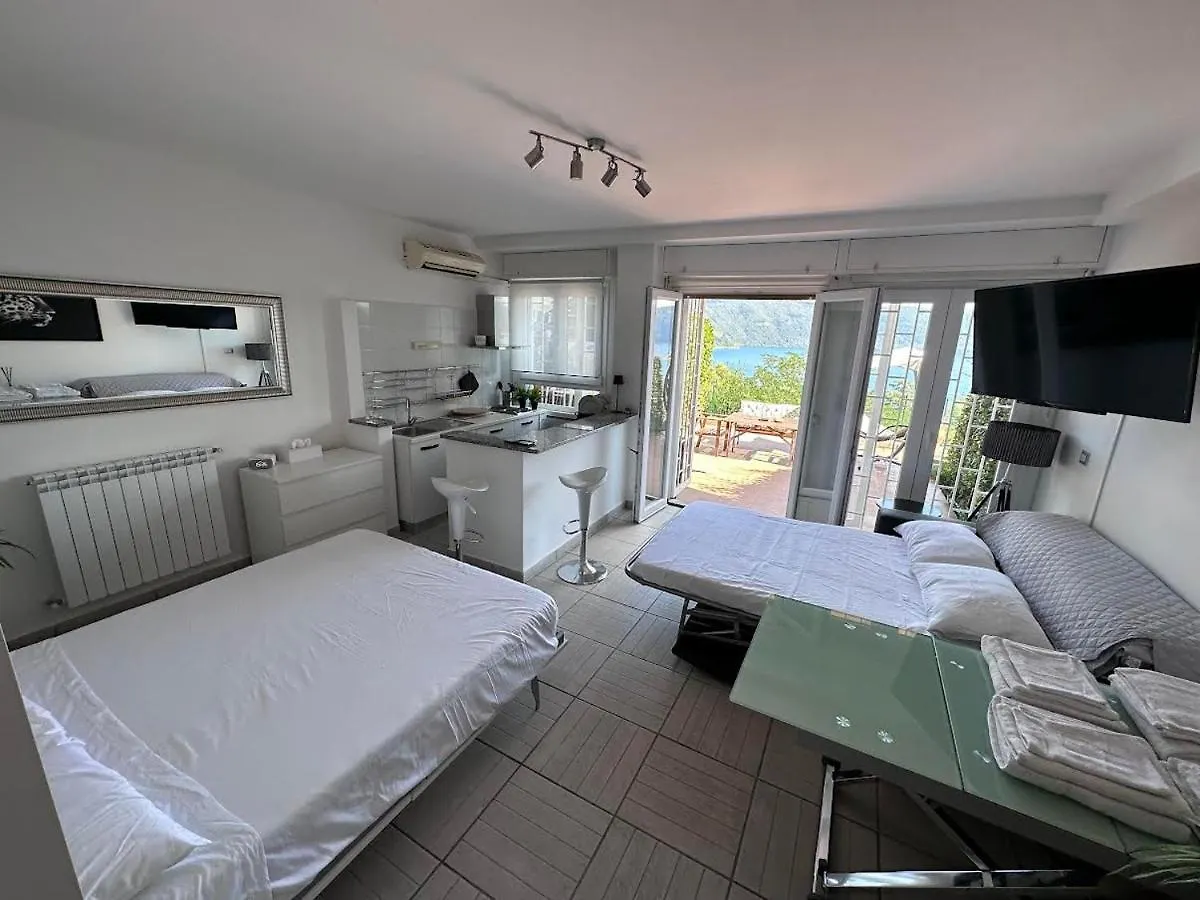 Bed & Breakfast La Terrazza Sul Lago Marino Italy
